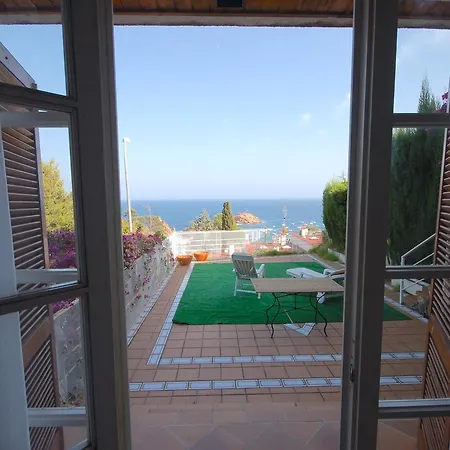Lets Holidays Sailor House With Sea Views Hébergement de vacances Tossa de Mar