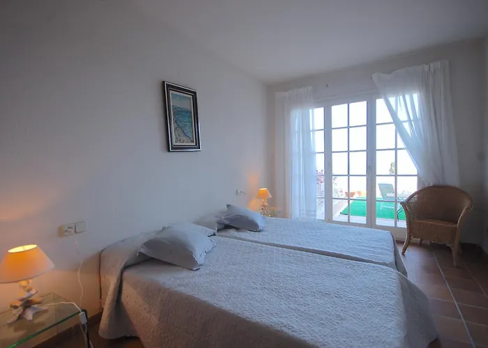 Lets Holidays Sailor House With Sea Views